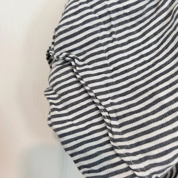 Old Navy Black and White Striped Off-Shoulder Ruffles Dress Size M - Picture 4 of 8